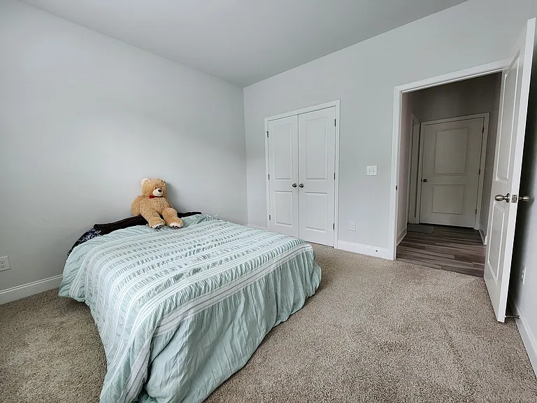 704 Riley Ln — Photo 7