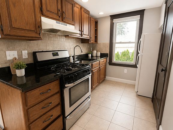 4th image of 24 Webster St #207