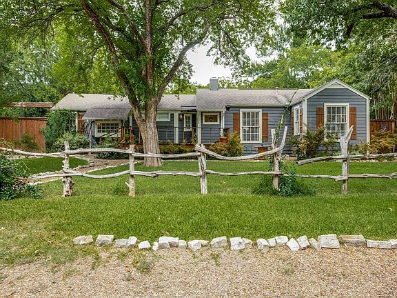 3rd image of 1520 San Saba Dr