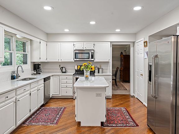 5th image of 7676 Ashley View Dr