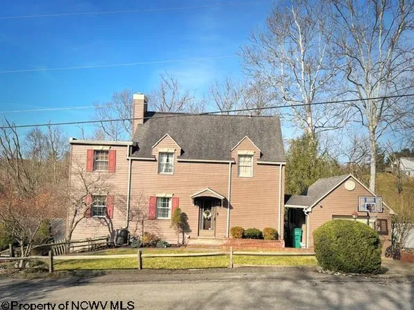 105 Hallhurst Rd, Fairmont, WV 26554