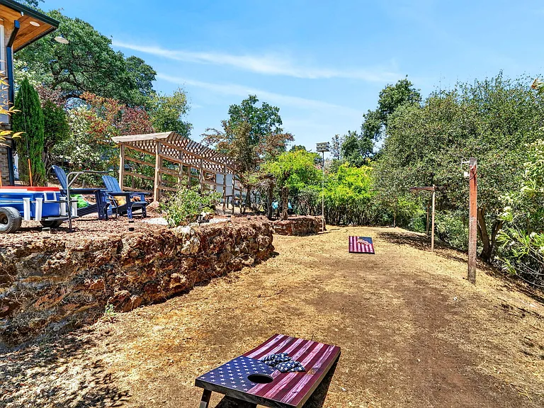 Oak Knoll Ave — Photo 32