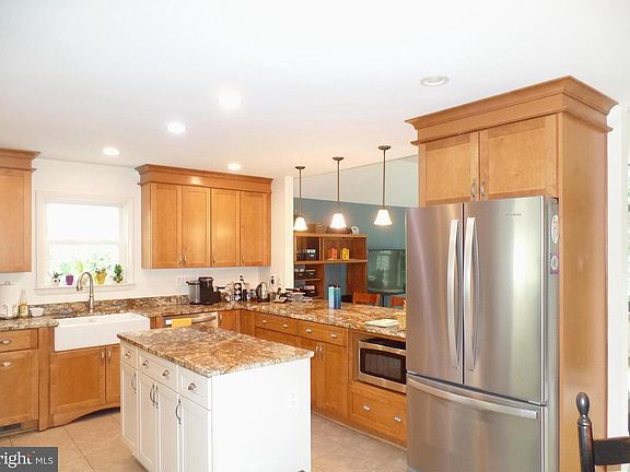 4th image of 7730 Leonard Dr