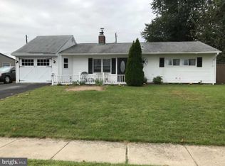59 Old Brook Rd, Levittown, PA 19057
