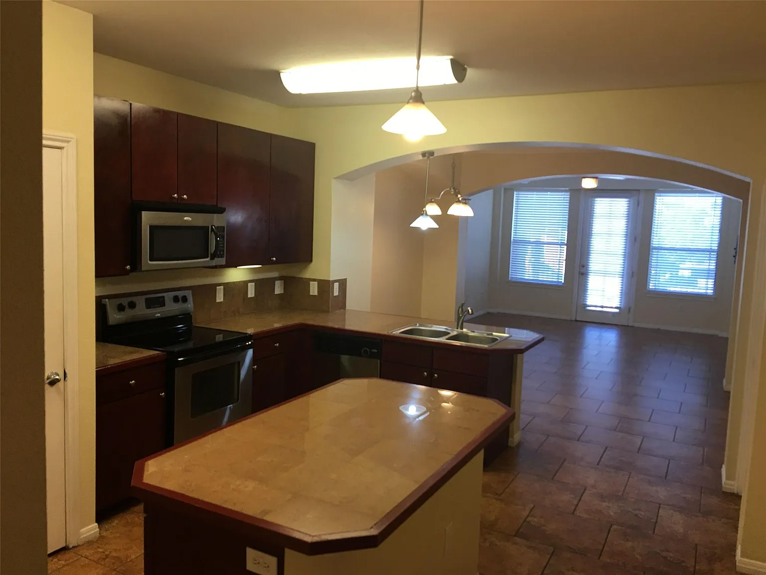 2 bed, 2.0 bath, 1142 sqft, $1,800 — Photo 3