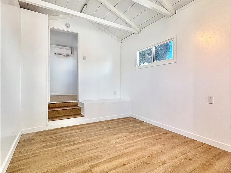 910 Acacia Ave — Photo 13