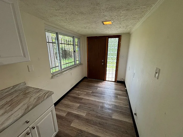 251 Selvin Dr — Photo 12
