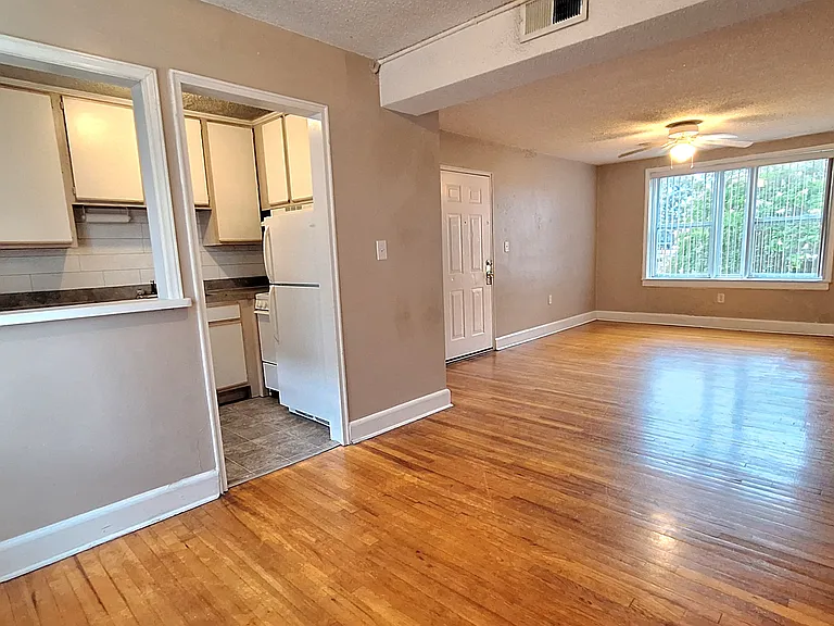 405 E 5th St #C3 — Photo 14