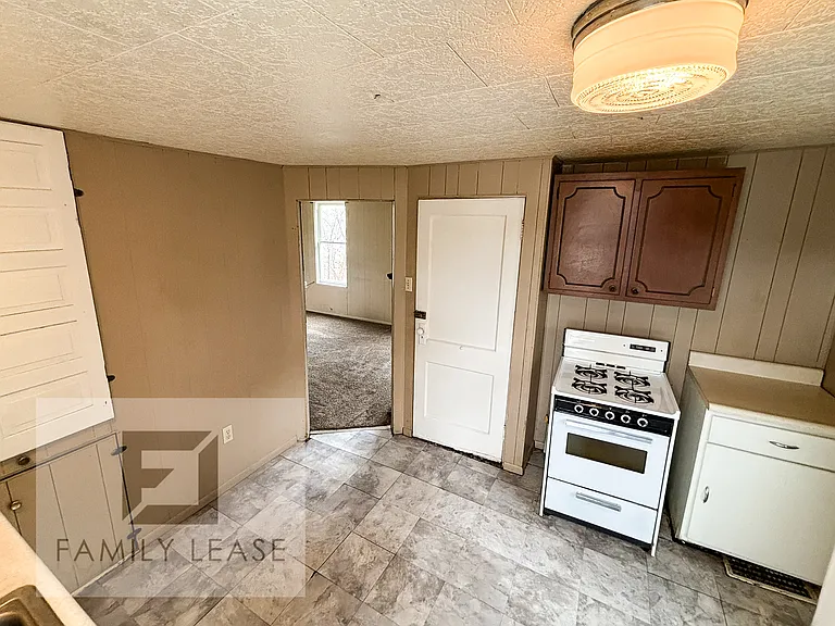 751R Grove Ave — Photo 5