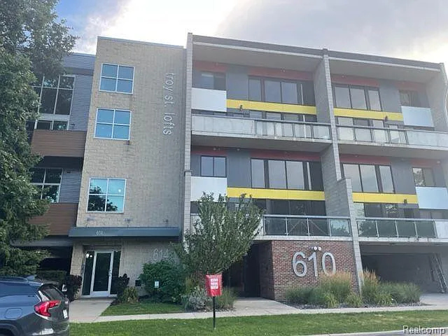 614 S Troy St #205 — Photo 3