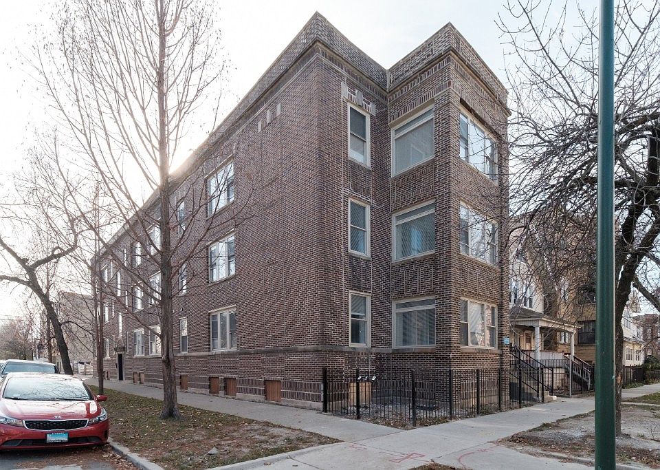 1st image of 3101 W Leland Ave #3