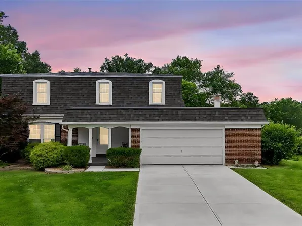 2 Southgate Ct, Saint Charles, MO 63304