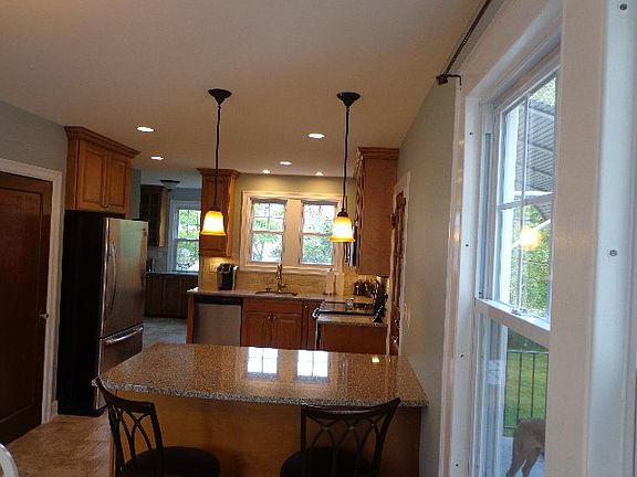 4th image of 77 Lenox St