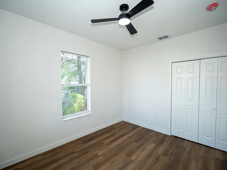 226 N Terry Ave — Photo 8