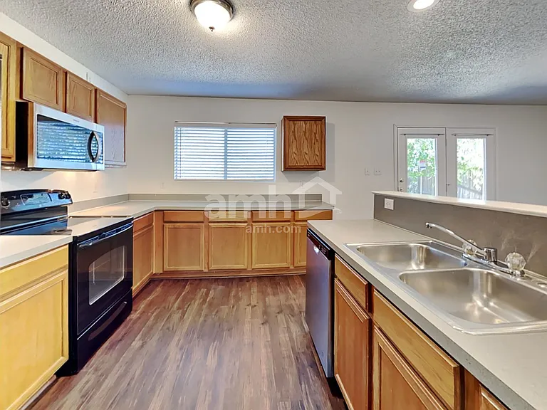 10136 High Eagle Trl — Photo 3