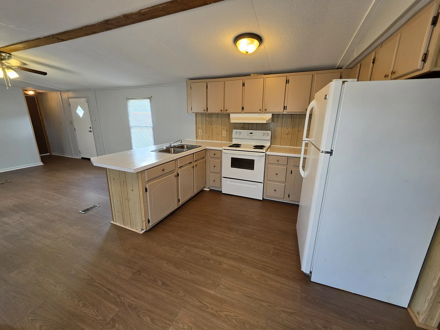 105 Colonial Court/Froehlich - 1 — Photo 4