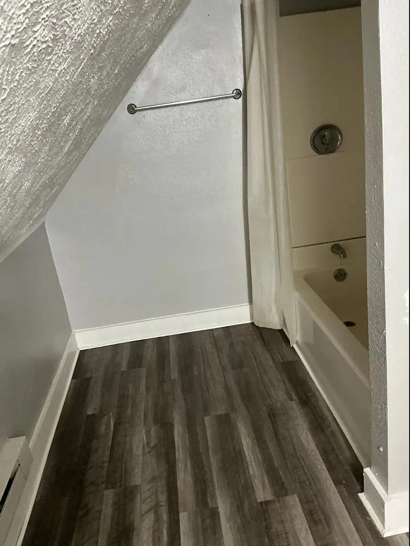 10022 Parkgate Ave - Unit 3 — Photo 1