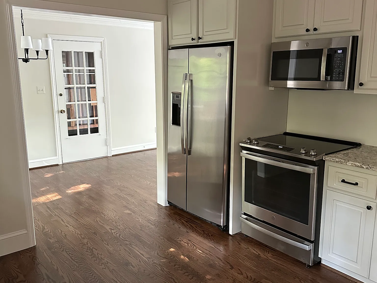 3 bed, 1.5 bath, 1337 sqft, $2,700 — Photo 3