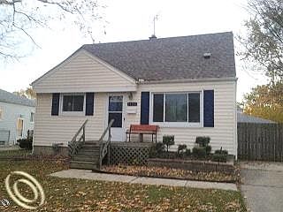 2nd image of 23332 Beverly St