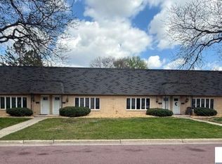412 Holly Ln, Mankato, MN 56001