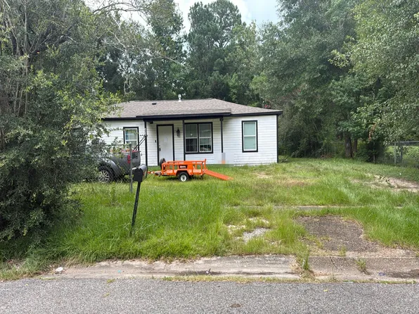 1613 Penicault Dr, Mobile, AL 36605