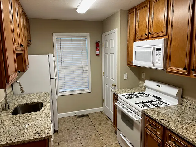 3605 Manhattan Ave — Photo 6