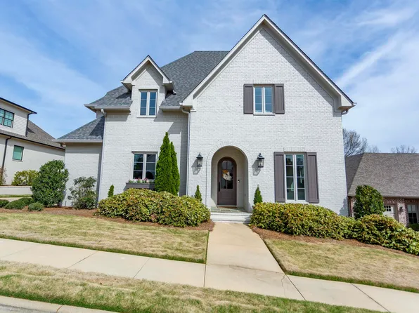 2212 Walnut Hill Dr, Vestavia Hills, AL 35226
