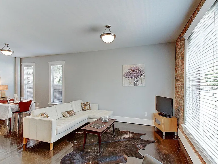 504 W 8the Ave — Photo 19