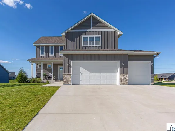 1966 Lexington Ln, North Mankato, MN 56003