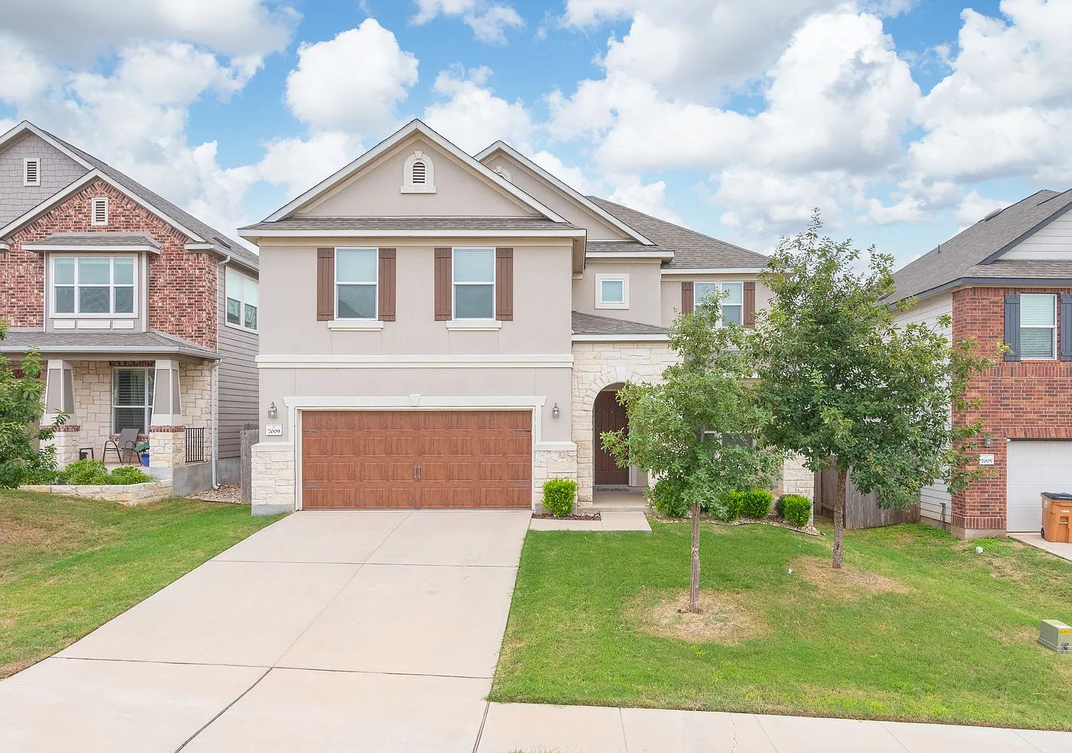 Beautiful 3BR Home with Open Floor Plan, Covered Patio & Private Fenced Yard in South Austin — Photo 1