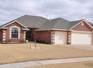 712 N Bobcat Way, Mustang, OK 73064