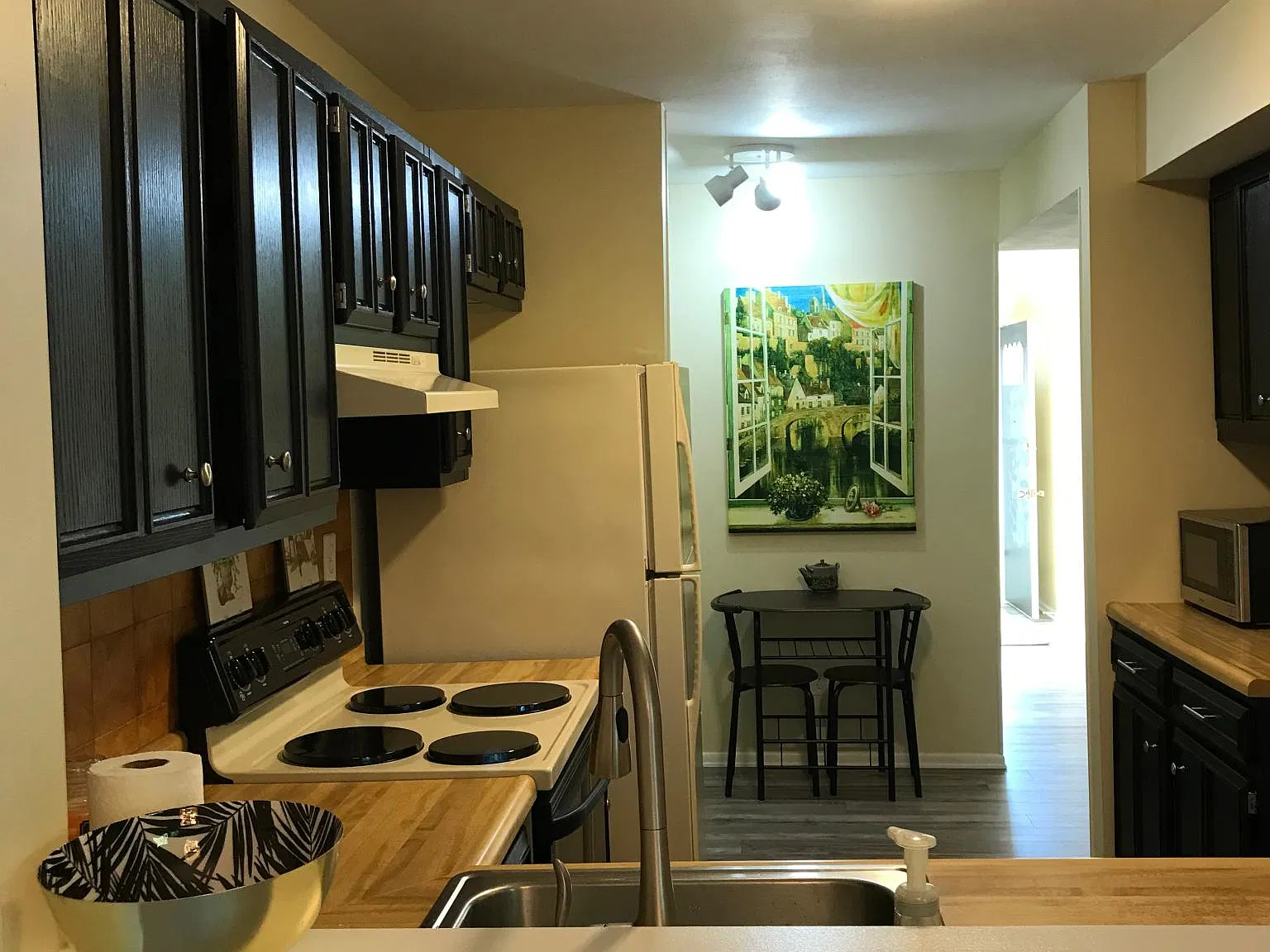 2 bed, 1.5 bath, 1304 sqft, $1,950 — Photo 3