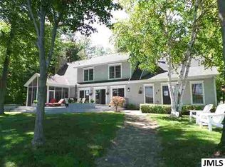 2696 Lake Shore Dr, Hillsdale, MI 49242