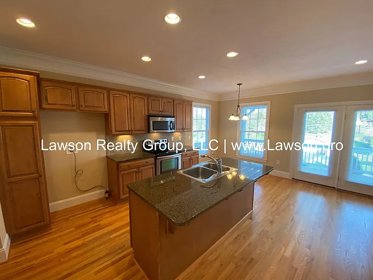 3800 Greenway Dr SW — Photo 9