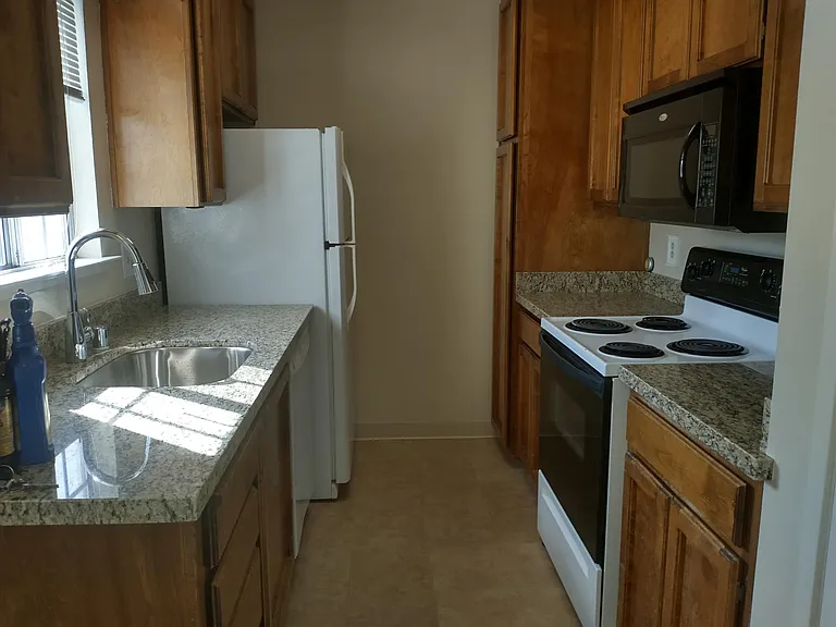 64 Peters Ave — Photo 3