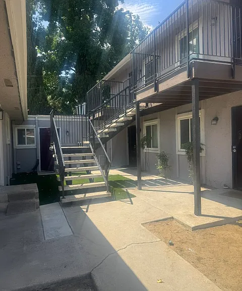 69 W Beverly Dr #202 — Photo 3