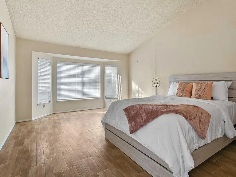 1210 N Country Hollow Dr — Photo 7