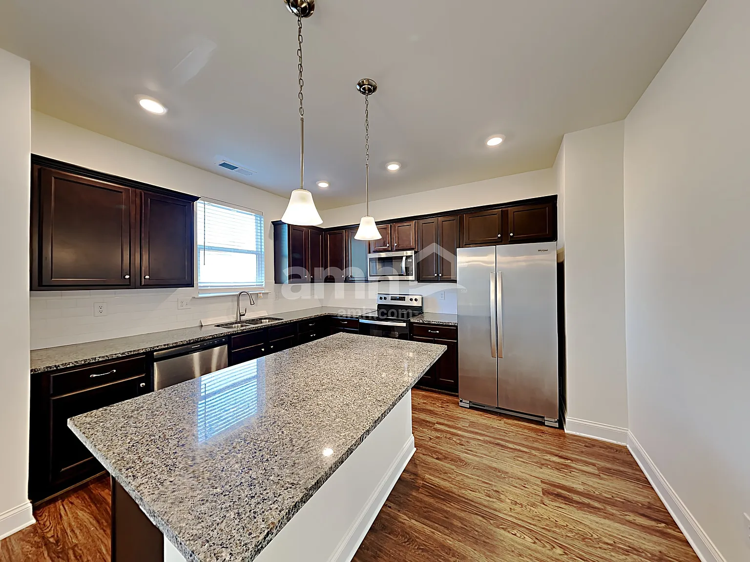 3 bed, 2.5 bath, 2037 sqft, $2,500 — Photo 3