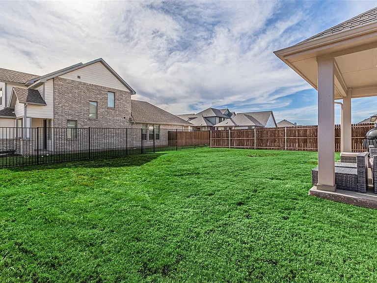 579 Ruthye Ln — Photo 32