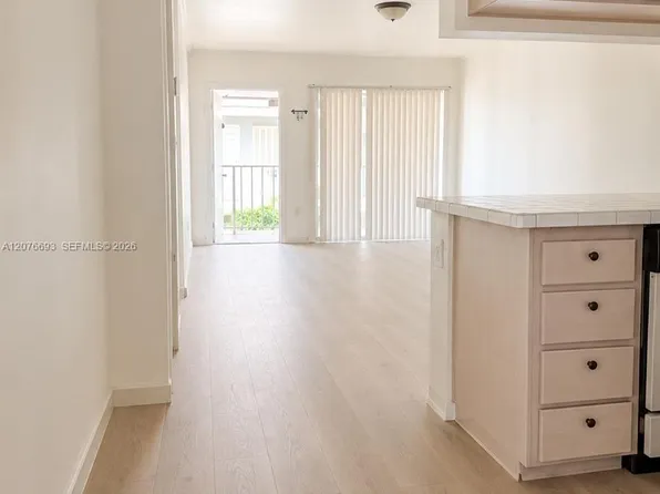 15401 SW 81st Circle Ln APT 16, Miami, FL 33193