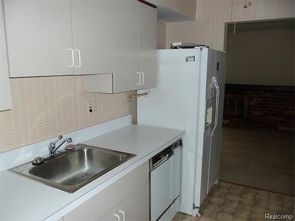 5th image of 1872 Wickham St #1