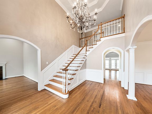 5th image of 2420 Glengerrie Dr