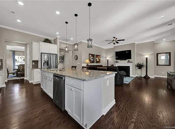 4th image of 3222 Elmwood Dr