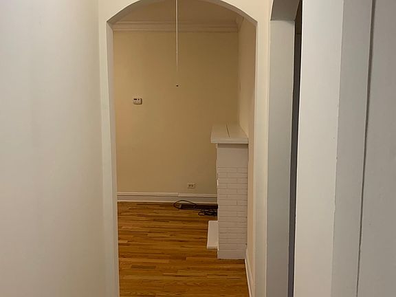3rd image of 1934 N Fairfield Ave APT 1R