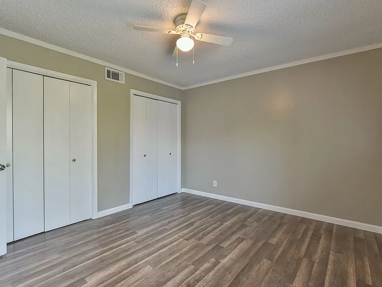 1141 Royal Crest Dr — Photo 21