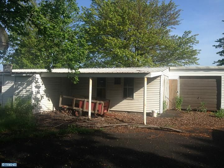 2nd image of 855 Mount Joy Rd