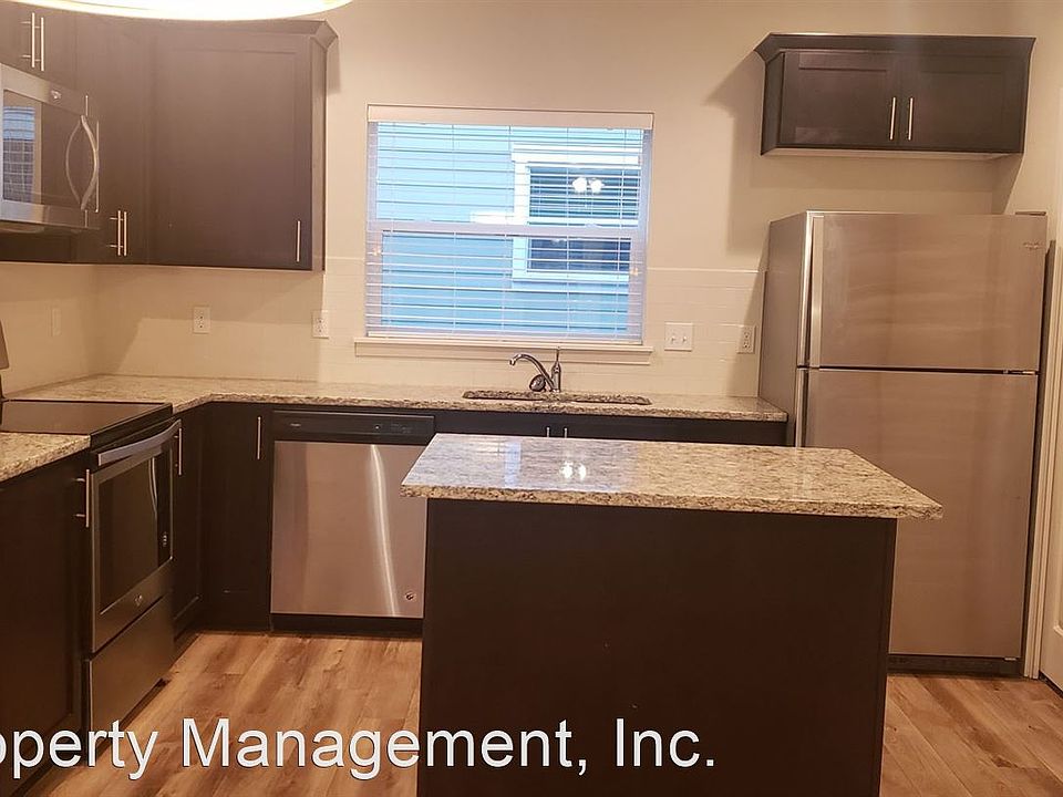 2nd image of 952 SW Gaines St #952