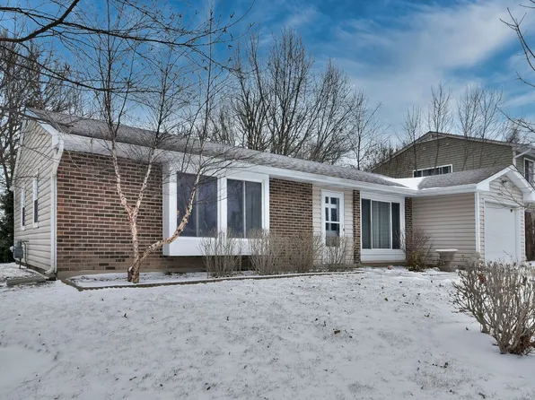 1056 N Shady Oaks Dr, Elgin, IL 60120