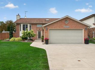 13221 Saint Gregorys Rd, Tecumseh, ON N8N 4M4