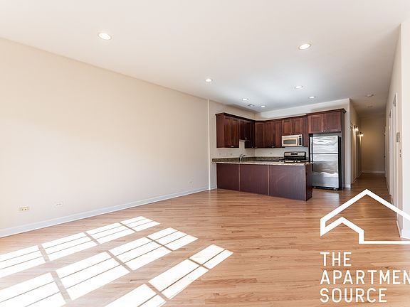 5th image of 1438 W Belmont Ave #3